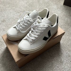 Veja Campo chromefree extra white & black. Never worn.
